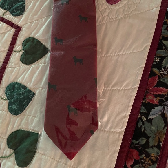 NWOT Chipp silk regular size maroon black lab design tie - Picture 4 of 4